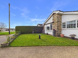 Frontage- click for photo gallery